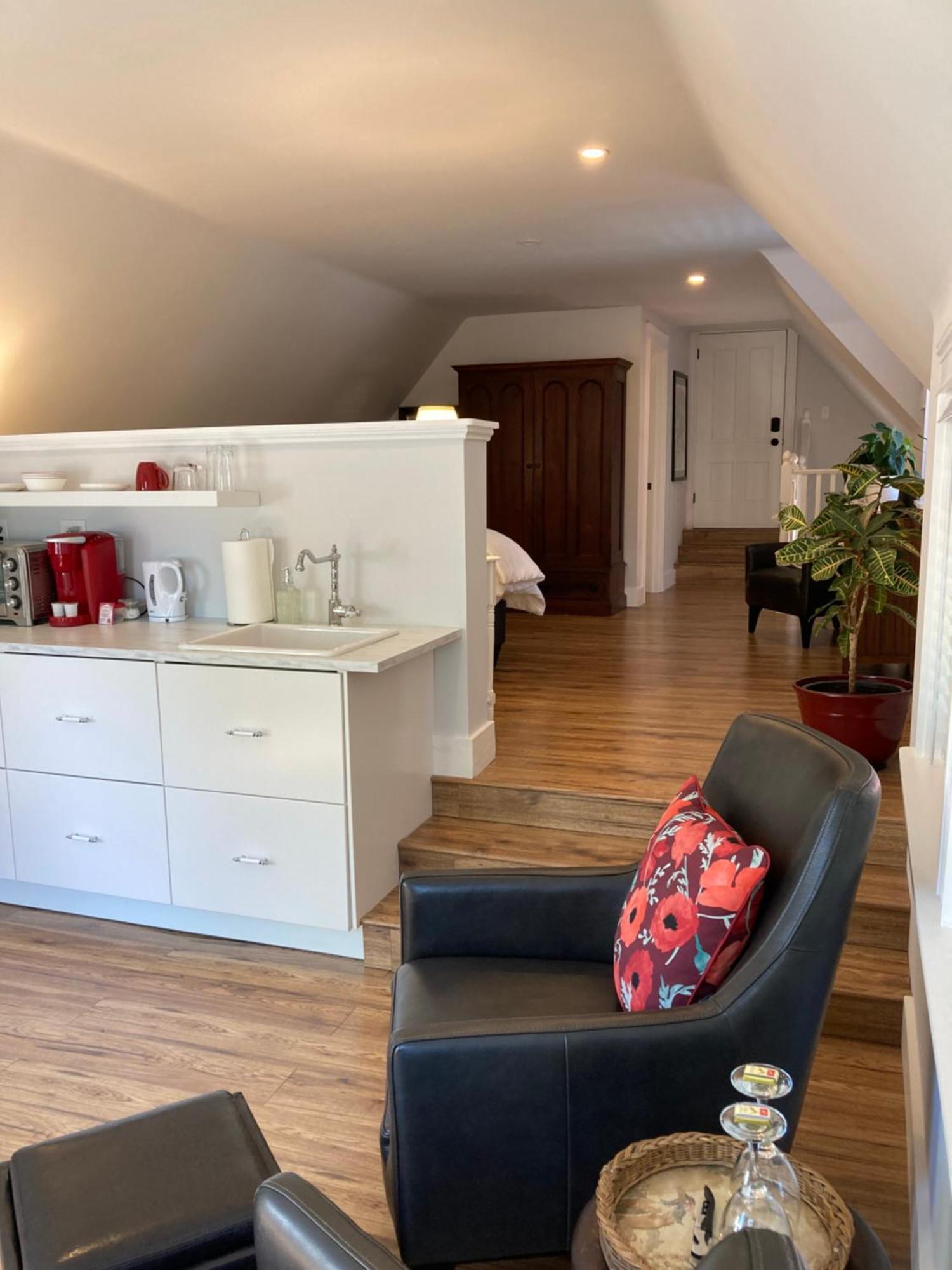 The Red House Fredericton Bed & Breakfast Bilik gambar
